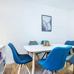 Zentrale 3-zimmer Mit Kostenlosem Parkplatz Apartament *